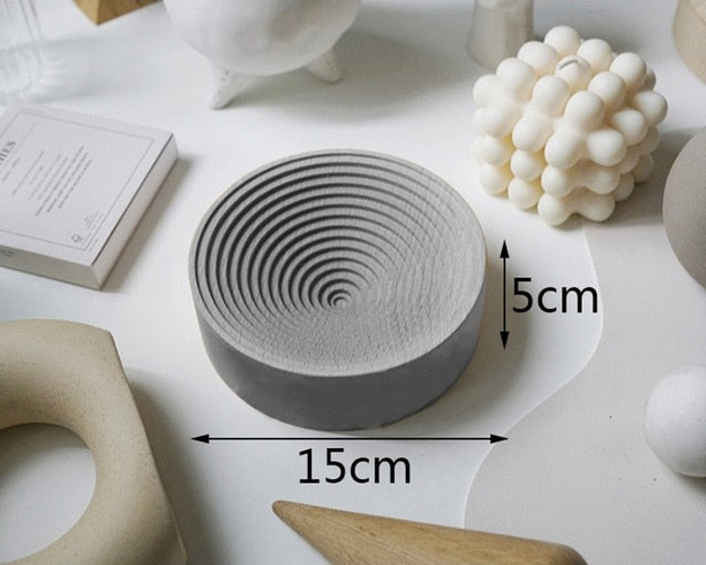 https://madmolds.com/cdn/shop/products/Striat_concrete_tray_silicone_mold_74.jpg?v=1648035436